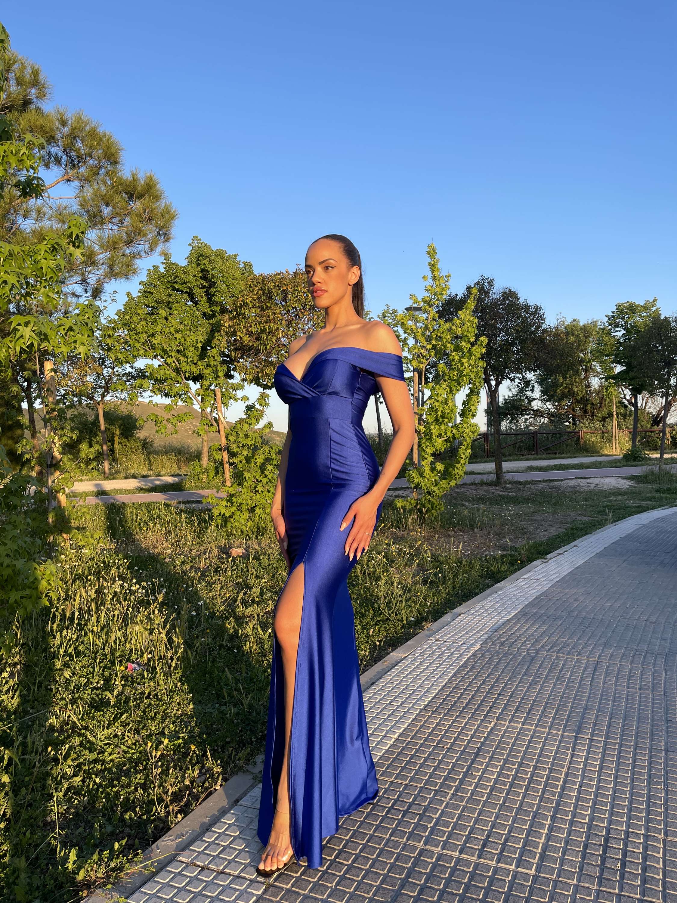 dress lycra One-Shoulder Side Cape Long Prom draws the eye while revealing a strikingly low back Licra Vestidos Elegantes Estilo Sirena