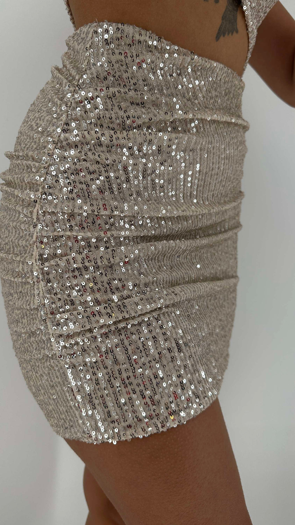 Vestido corto de lentejuelas Naomi  Champange image 2