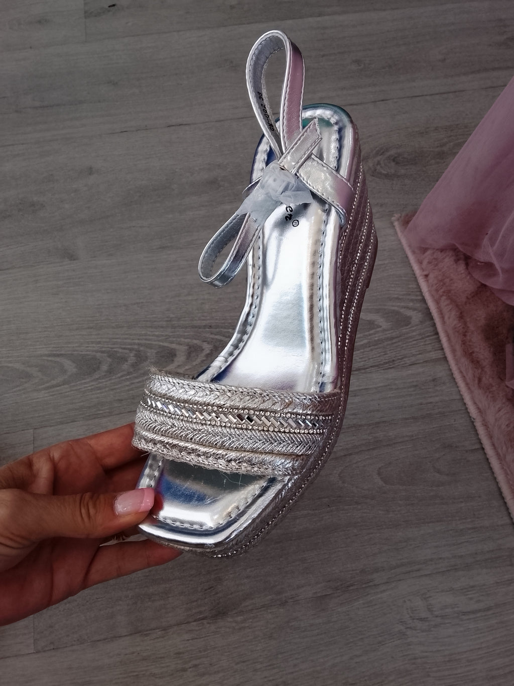 sandalia cuña plata