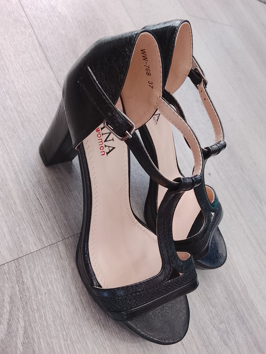 Sandalia negra Nelly